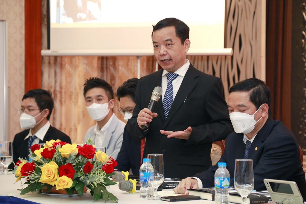 ông Nguyễn Văn Phước, nhà sáng lập công ty First News phát biểu tại họp báo